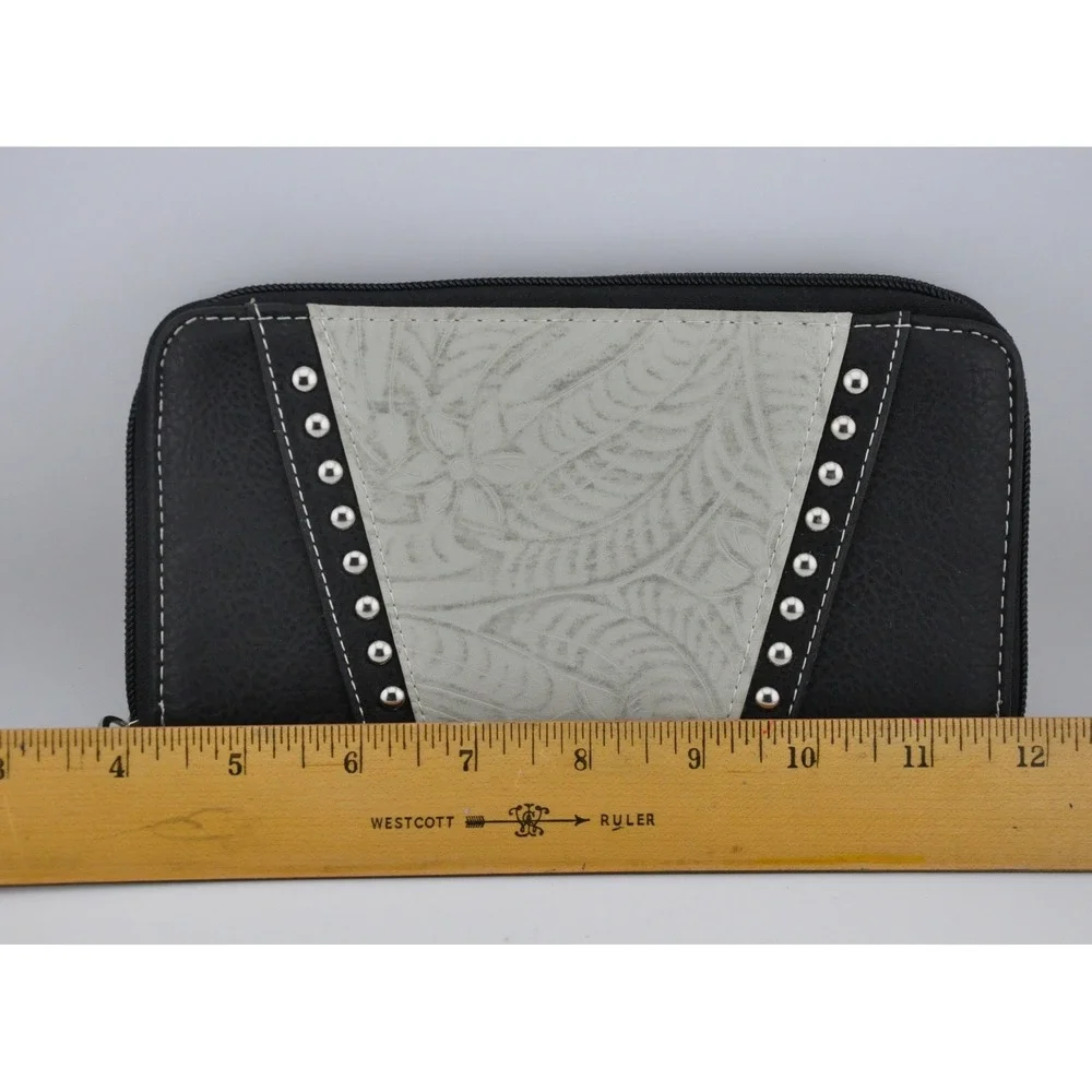 P&G Wristlet Wallet Black/Gray Excellent Studded Floral Embossed‎ Western